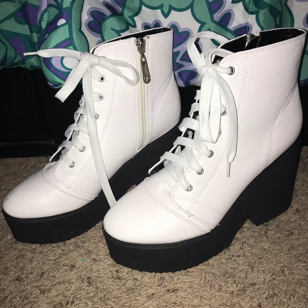 Heel boots
